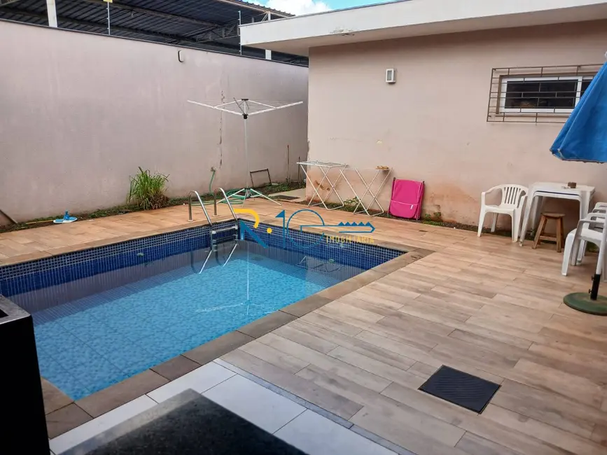 Casa com 4 quartos à venda, 435m2 em Caravelle, Londrina - PR - imagem 3 Foto 3 de Casa com 4 quartos à venda, 435m2 em Caravelle, Londrina - PR