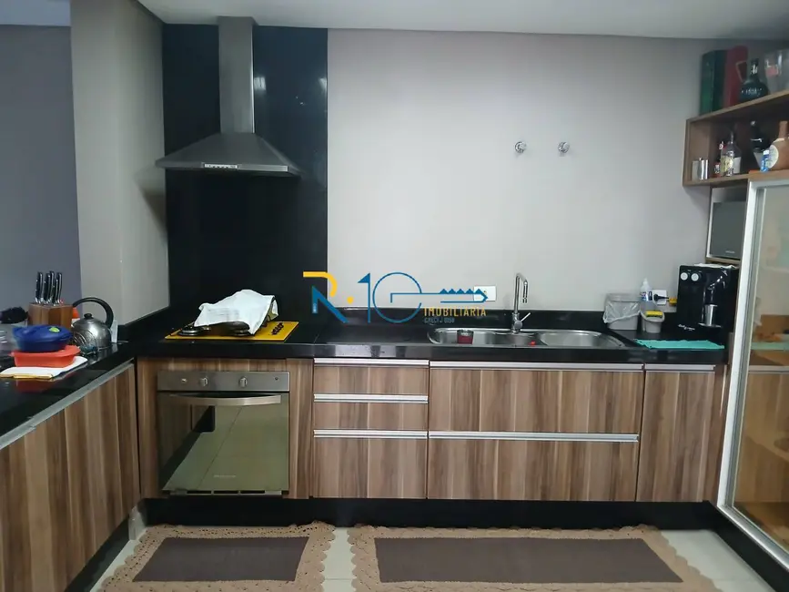 Casa com 4 quartos à venda, 435m2 em Caravelle, Londrina - PR - imagem 9 Foto 9 de Casa com 4 quartos à venda, 435m2 em Caravelle, Londrina - PR