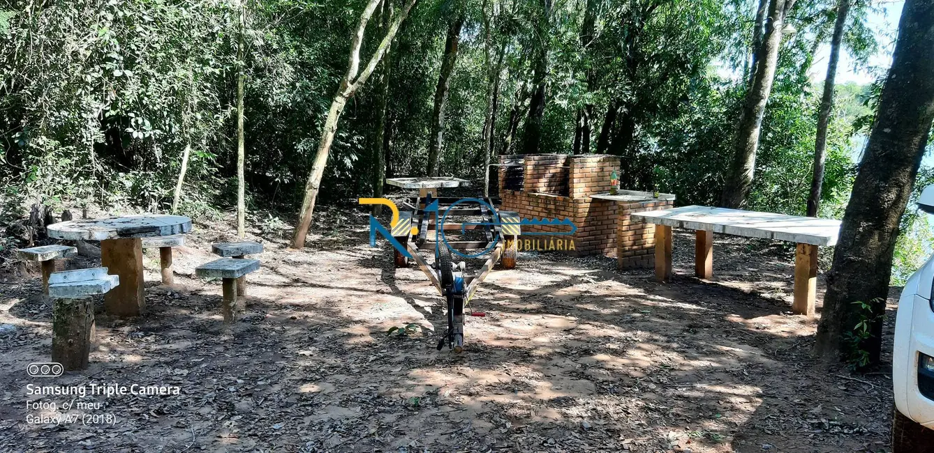 Chácara à venda, 2260m2 em Londrina - PR - imagem 3 Foto 3 de Chácara à venda, 2260m2 em Londrina - PR