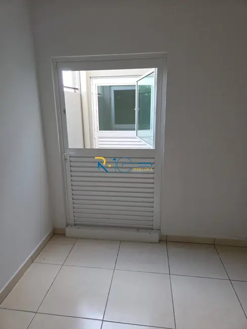 Casa com 2 quartos à venda, 80m2 em Itapoã, Londrina - PR - imagem 9 Foto 9 de Casa com 2 quartos à venda, 80m2 em Itapoã, Londrina - PR