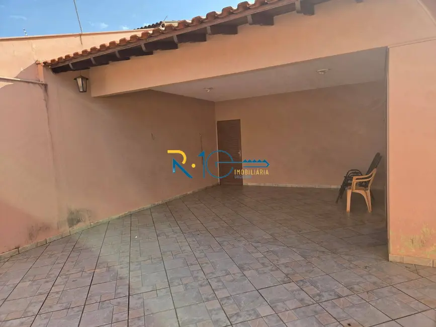 Casa com 4 quartos à venda, 330m2 em Parque Residencial Joaquim Toledo Piza, Londrina - PR - imagem 2 Foto 2 de Casa com 4 quartos à venda, 330m2 em Parque Residencial Joaquim Toledo Piza, Londrina - PR