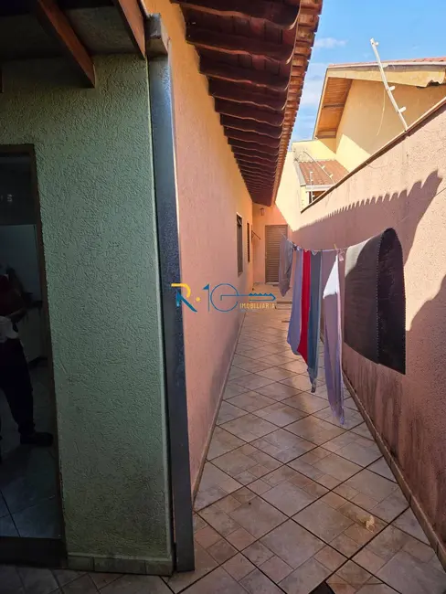 Casa com 4 quartos à venda, 330m2 em Parque Residencial Joaquim Toledo Piza, Londrina - PR - imagem 3 Foto 3 de Casa com 4 quartos à venda, 330m2 em Parque Residencial Joaquim Toledo Piza, Londrina - PR