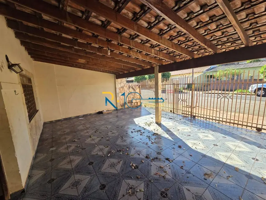 Casa com 3 quartos à venda, 180m2 em Cafezal, Londrina - PR - imagem 2 Foto 2 de Casa com 3 quartos à venda, 180m2 em Cafezal, Londrina - PR