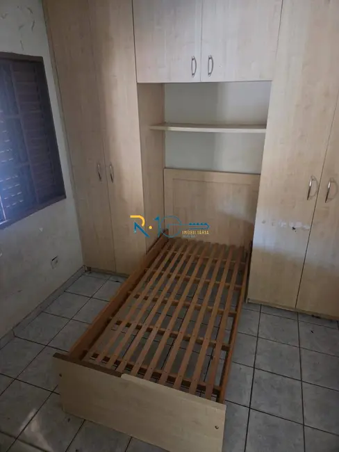 Casa com 3 quartos à venda, 180m2 em Cafezal, Londrina - PR - imagem 9 Foto 9 de Casa com 3 quartos à venda, 180m2 em Cafezal, Londrina - PR