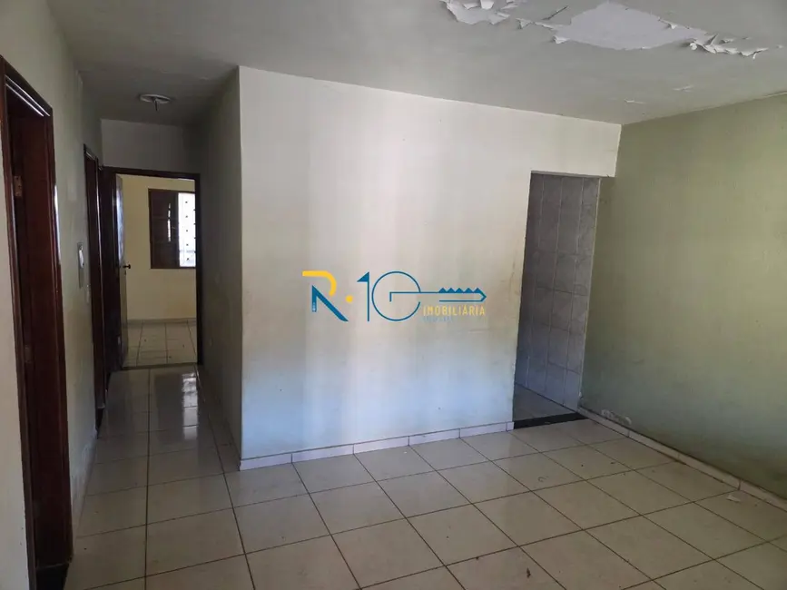 Casa com 3 quartos à venda, 180m2 em Cafezal, Londrina - PR - imagem 3 Foto 3 de Casa com 3 quartos à venda, 180m2 em Cafezal, Londrina - PR