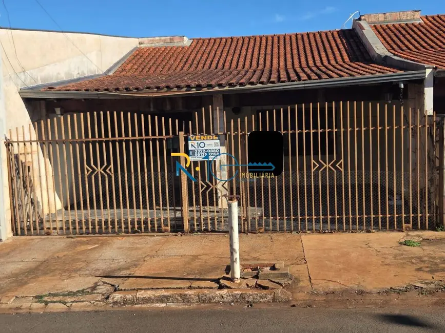 Casa com 3 quartos à venda, 180m2 em Cafezal, Londrina - PR - imagem 1 Foto 1 de Casa com 3 quartos à venda, 180m2 em Cafezal, Londrina - PR