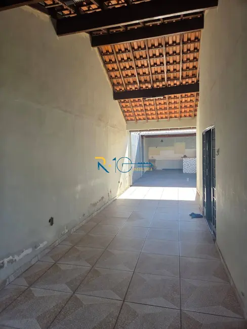 Casa com 3 quartos à venda, 250m2 em Três Marcos, Londrina - PR - imagem 2 Foto 2 de Casa com 3 quartos à venda, 250m2 em Três Marcos, Londrina - PR