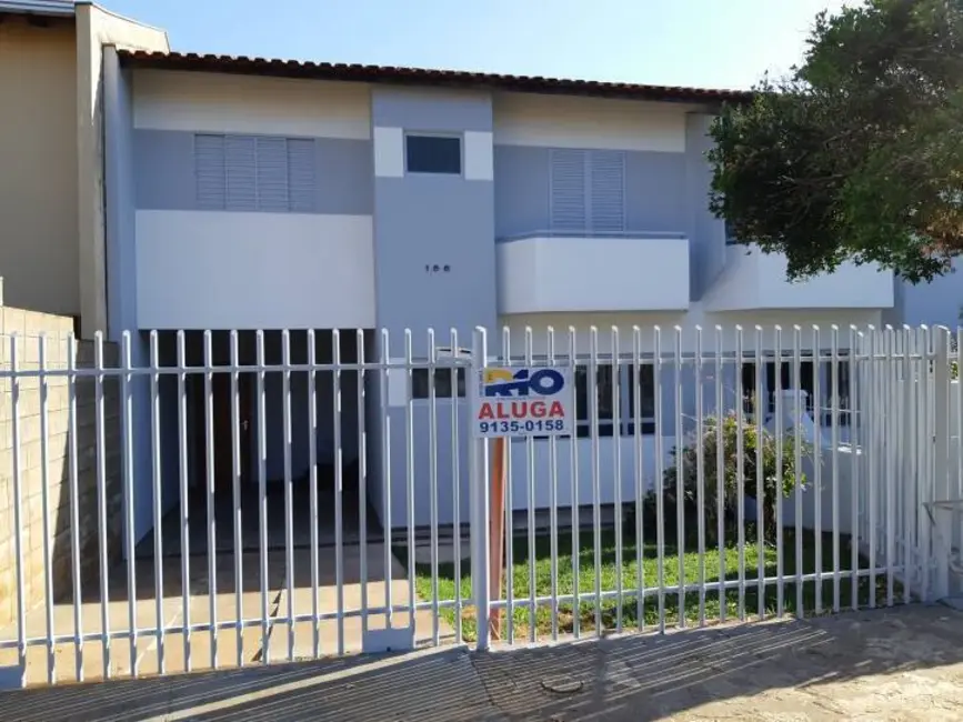 Foto 2 de Casa com 3 quartos para alugar, 100m2 em Jardim Esperança, Londrina - PR