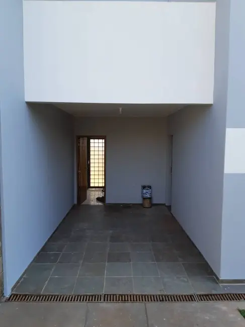 Foto 4 de Casa com 3 quartos para alugar, 100m2 em Jardim Esperança, Londrina - PR