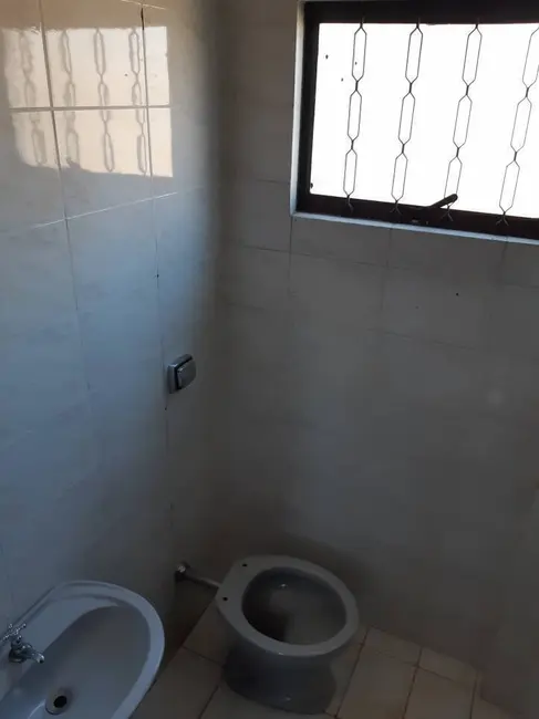 Foto 9 de Casa com 3 quartos para alugar, 100m2 em Jardim Esperança, Londrina - PR