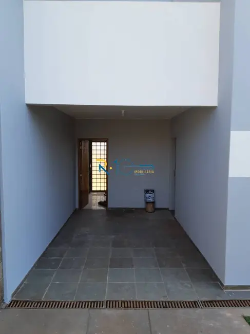 Foto 4 de Casa com 3 quartos para alugar, 100m2 em Jardim Esperança, Londrina - PR