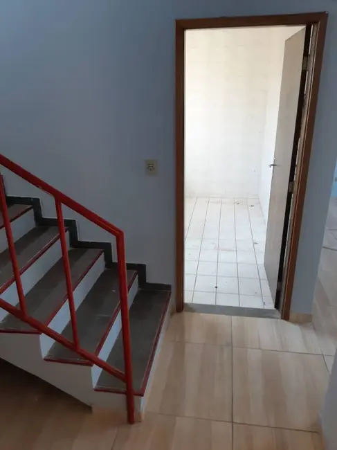 Foto 5 de Casa com 3 quartos para alugar, 100m2 em Jardim Esperança, Londrina - PR