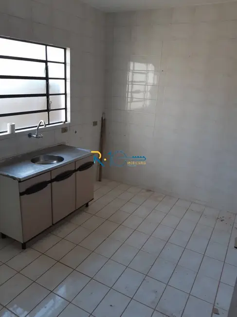 Foto 6 de Casa com 3 quartos para alugar, 100m2 em Jardim Esperança, Londrina - PR