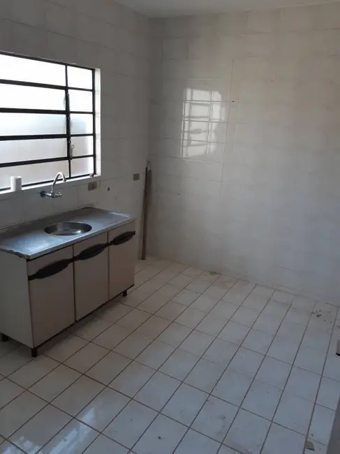Foto 6 de Casa com 3 quartos para alugar, 100m2 em Jardim Esperança, Londrina - PR
