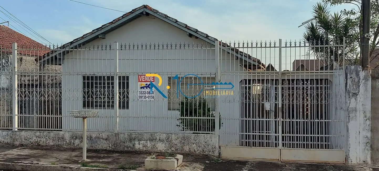 Foto 1 de Casa com 3 quartos para alugar, 330m2 em Jardim Alah, Londrina - PR