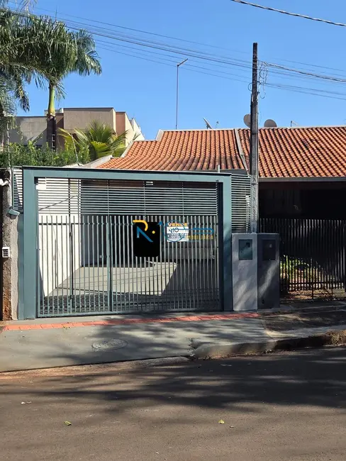 Casa com 3 quartos à venda, 145m2 em Cambezinho, Londrina - PR - imagem 2 Foto 2 de Casa com 3 quartos à venda, 145m2 em Cambezinho, Londrina - PR