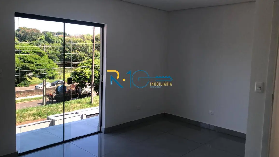 Foto 2 de Sobrado com 3 quartos à venda, 265m2 em Califórnia, Londrina - PR