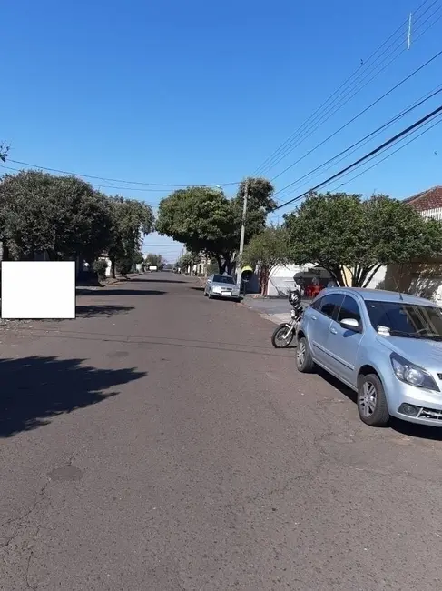 Casa com 3 quartos à venda, 415m2 em Centro, Londrina - PR - imagem 5 Foto 5 de Casa com 3 quartos à venda, 415m2 em Centro, Londrina - PR