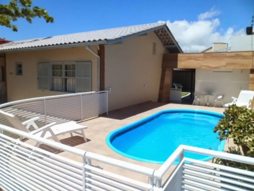 Foto 2 de Casa com 3 quartos para alugar, 200m2 em Canasvieiras, Florianopolis - SC