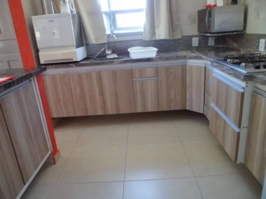 Foto 6 de Casa com 3 quartos para alugar, 200m2 em Canasvieiras, Florianopolis - SC