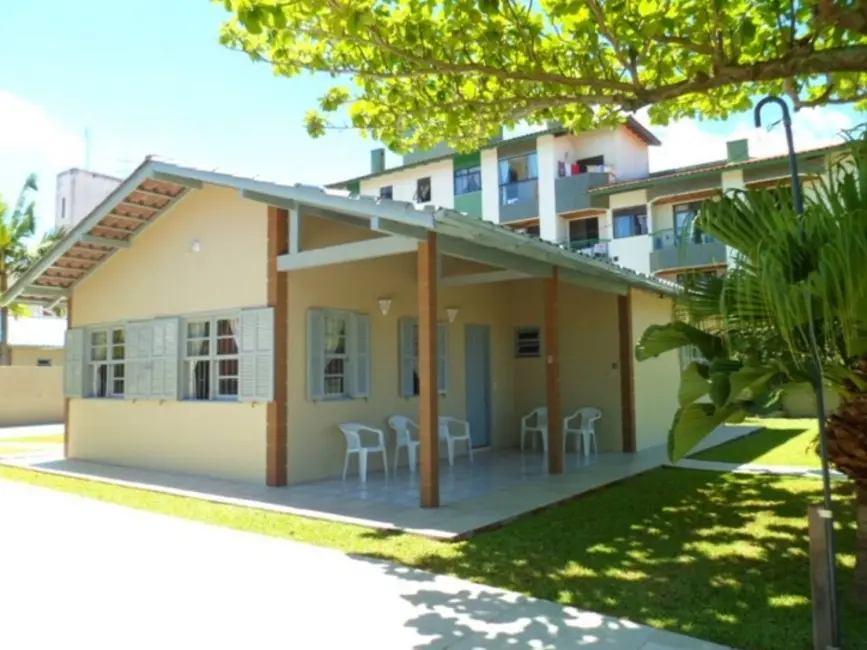 Foto 1 de Casa com 3 quartos para alugar, 200m2 em Canasvieiras, Florianopolis - SC