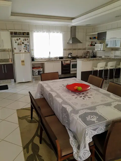 Sobrado com 3 quartos para alugar, 200m2 em Campeche, Florianopolis - SC - imagem 6 Foto 6 de Sobrado com 3 quartos para alugar, 200m2 em Campeche, Florianopolis - SC