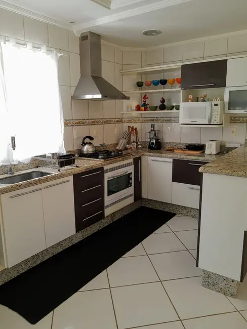 Sobrado com 3 quartos para alugar, 200m2 em Campeche, Florianopolis - SC - imagem 5 Foto 5 de Sobrado com 3 quartos para alugar, 200m2 em Campeche, Florianopolis - SC