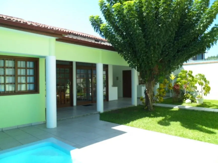 Foto 2 de Casa com 4 quartos para alugar, 200m2 em Canasvieiras, Florianopolis - SC
