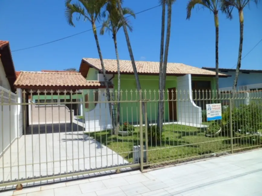 Foto 1 de Casa com 4 quartos para alugar, 200m2 em Canasvieiras, Florianopolis - SC