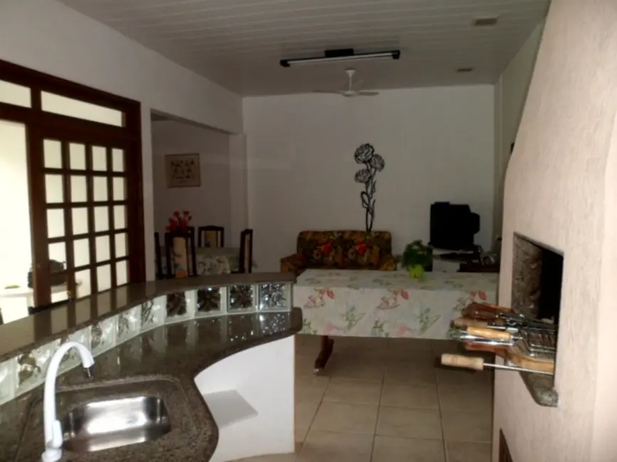 Casa com 4 quartos para alugar, 200m2 em Canasvieiras, Florianopolis - SC - imagem 7 Foto 7 de Casa com 4 quartos para alugar, 200m2 em Canasvieiras, Florianopolis - SC