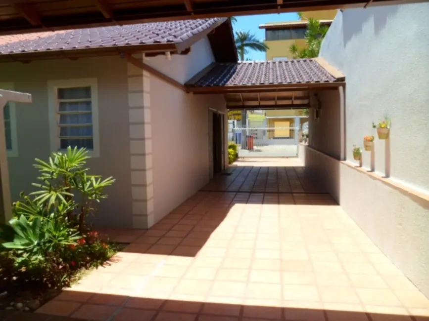 Foto 4 de Casa com 4 quartos para alugar, 130m2 em Canasvieiras, Florianopolis - SC