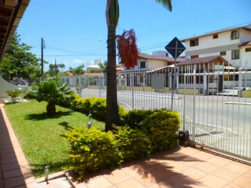 Foto 6 de Casa com 4 quartos para alugar, 130m2 em Canasvieiras, Florianopolis - SC
