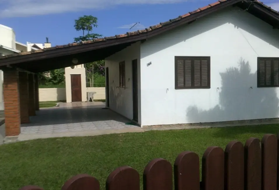 Foto 2 de Casa com 3 quartos para alugar, 80m2 em Campeche, Florianopolis - SC