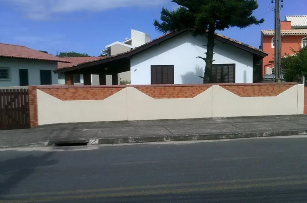 Foto 1 de Casa com 3 quartos para alugar, 80m2 em Campeche, Florianopolis - SC