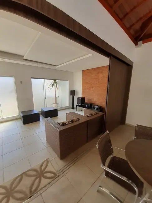 Casa com 3 quartos à venda, 120m2 em Jardim Pioneiros, Londrina - PR - imagem 5 Foto 5 de Casa com 3 quartos à venda, 120m2 em Jardim Pioneiros, Londrina - PR