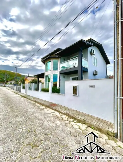 Foto 2 de Casa com 3 quartos à venda e para alugar, 200m2 em Morro das Pedras, Florianopolis - SC