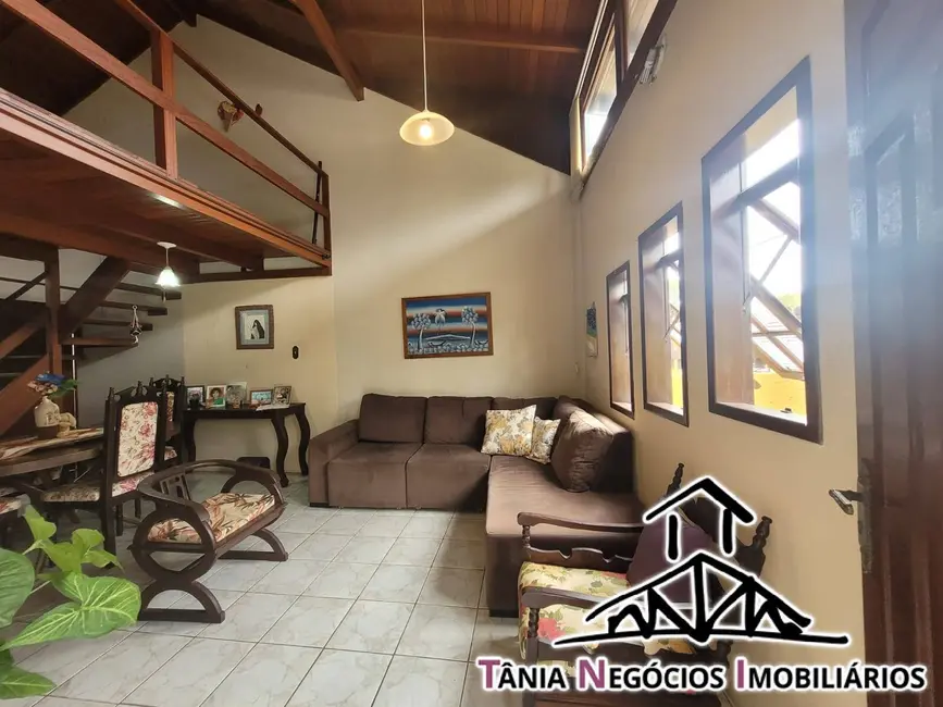 Casa com 3 quartos para alugar, 190m2 em Campeche, Florianopolis - SC - imagem 5 Foto 5 de Casa com 3 quartos para alugar, 190m2 em Campeche, Florianopolis - SC