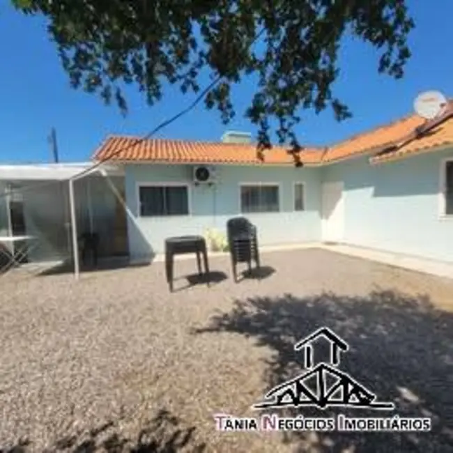 Foto 3 de Casa com 4 quartos para alugar, 200m2 em Carianos, Florianopolis - SC