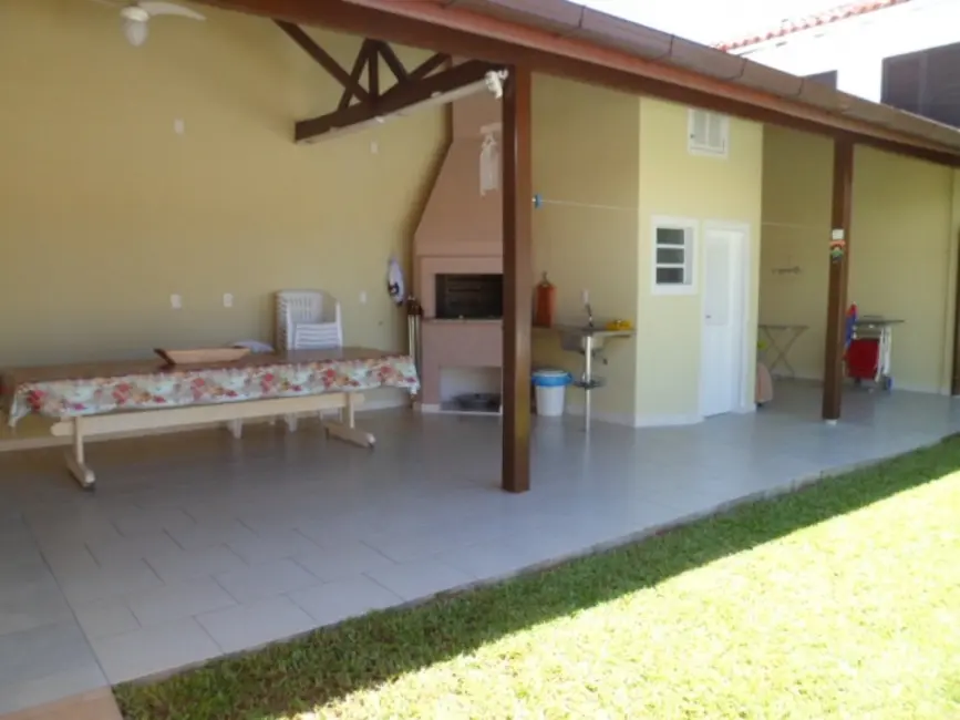 Foto 7 de Casa com 4 quartos para alugar, 200m2 em Canasvieiras, Florianopolis - SC