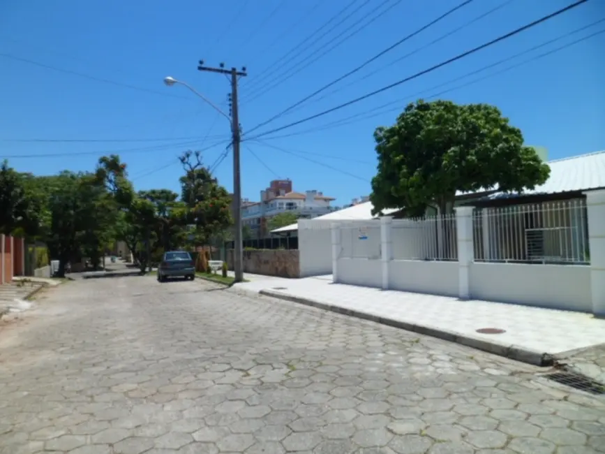 Foto 9 de Casa com 4 quartos para alugar, 200m2 em Canasvieiras, Florianopolis - SC