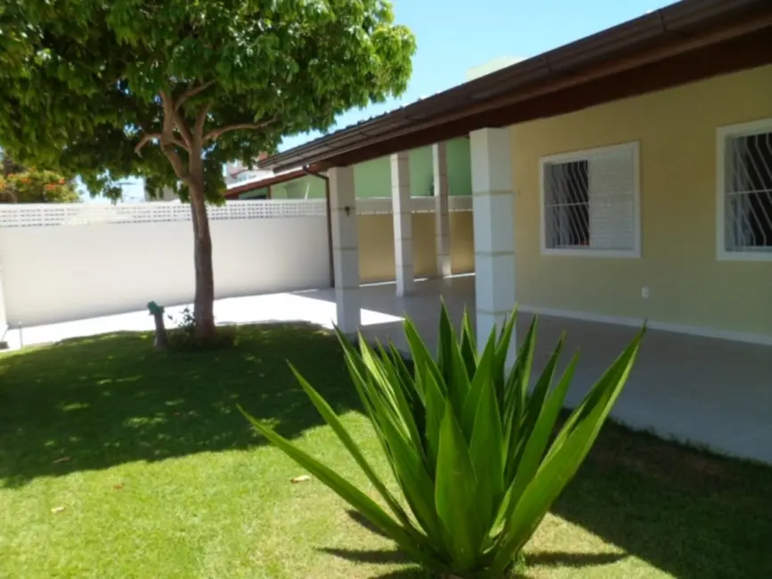Foto 2 de Casa com 4 quartos para alugar, 200m2 em Canasvieiras, Florianopolis - SC