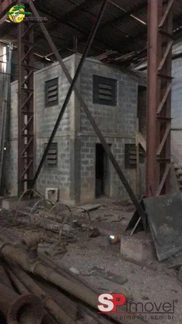 Armazém / Galpão à venda, 2200m2 em Cidade Industrial Satélite de São Paulo, Guarulhos - SP - imagem 5 Foto 5 de Armazém / Galpão à venda, 2200m2 em Cidade Industrial Satélite de São Paulo, Guarulhos - SP