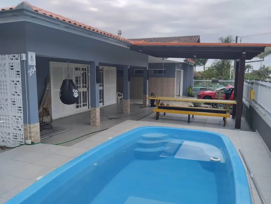 Casa com 3 quartos à venda em Balneario Barra Do Sul - SC - imagem 4 Foto 4 de Casa com 3 quartos à venda em Balneario Barra Do Sul - SC