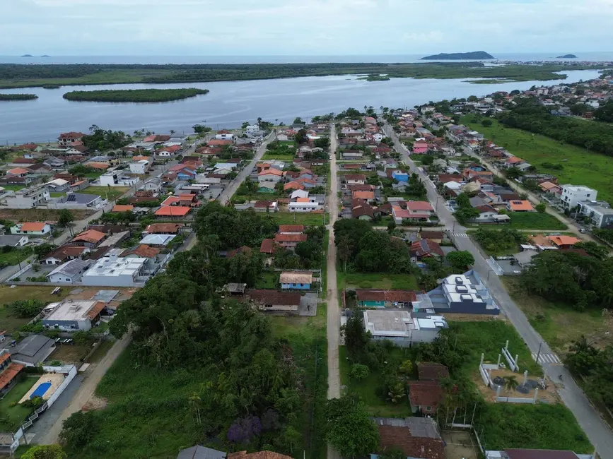 Foto 2 de Terreno / Lote à venda, 338m2 em Balneario Barra Do Sul - SC