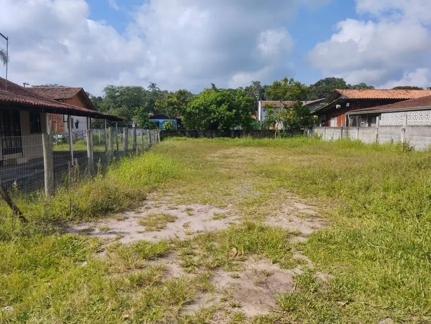 Foto 1 de Terreno / Lote à venda, 338m2 em Balneario Barra Do Sul - SC