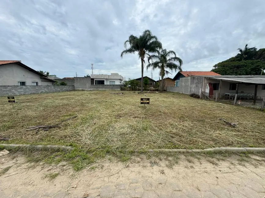 Foto 1 de Terreno / Lote à venda, 325m2 em Balneario Barra Do Sul - SC