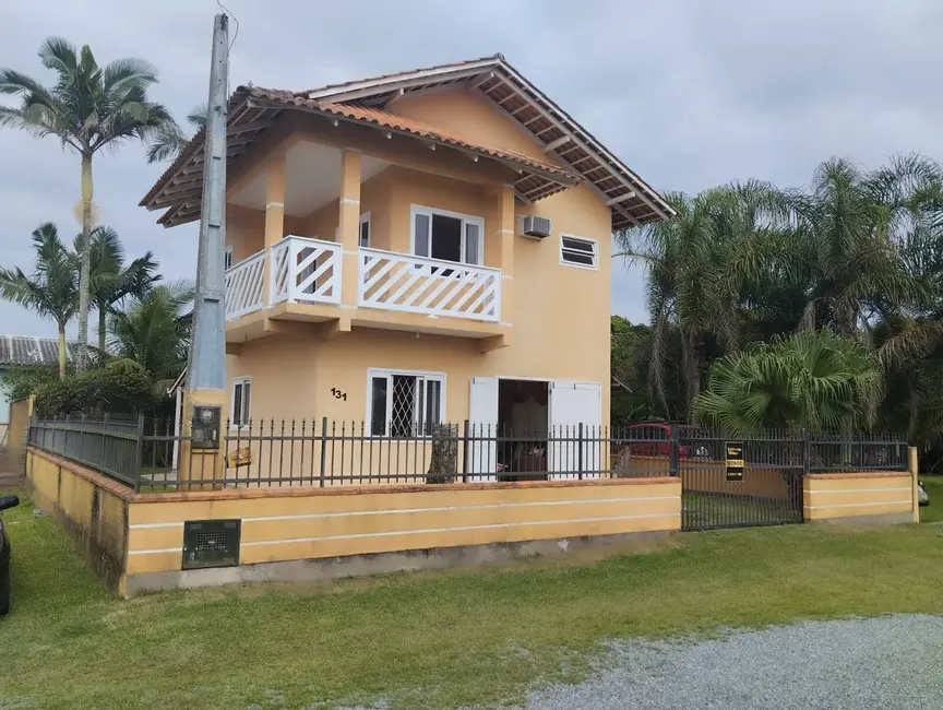 Foto 1 de Casa à venda, 325m2 em Balneario Barra Do Sul - SC