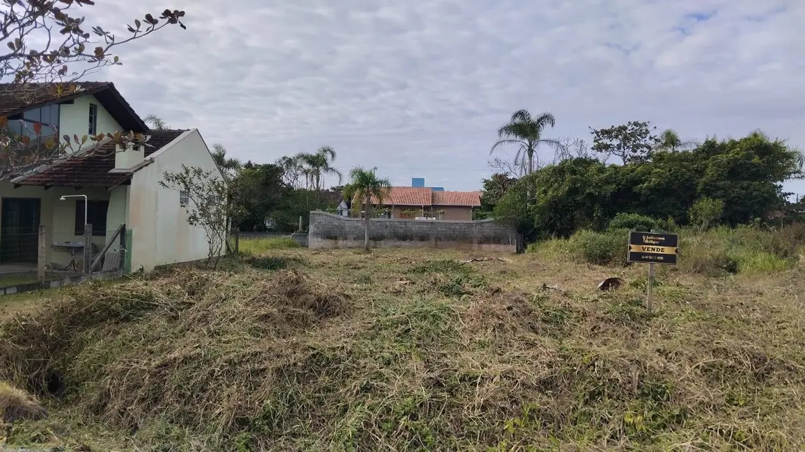 Foto 1 de Terreno / Lote à venda, 600m2 em Balneario Barra Do Sul - SC
