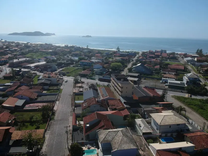 Sobrado com 3 quartos à venda, 360m2 em Balneario Barra Do Sul - SC - imagem 3 Foto 3 de Sobrado com 3 quartos à venda, 360m2 em Balneario Barra Do Sul - SC