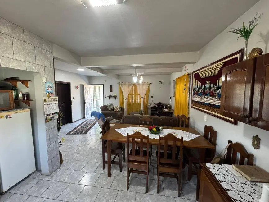 Sobrado com 3 quartos à venda, 360m2 em Balneario Barra Do Sul - SC - imagem 8 Foto 8 de Sobrado com 3 quartos à venda, 360m2 em Balneario Barra Do Sul - SC